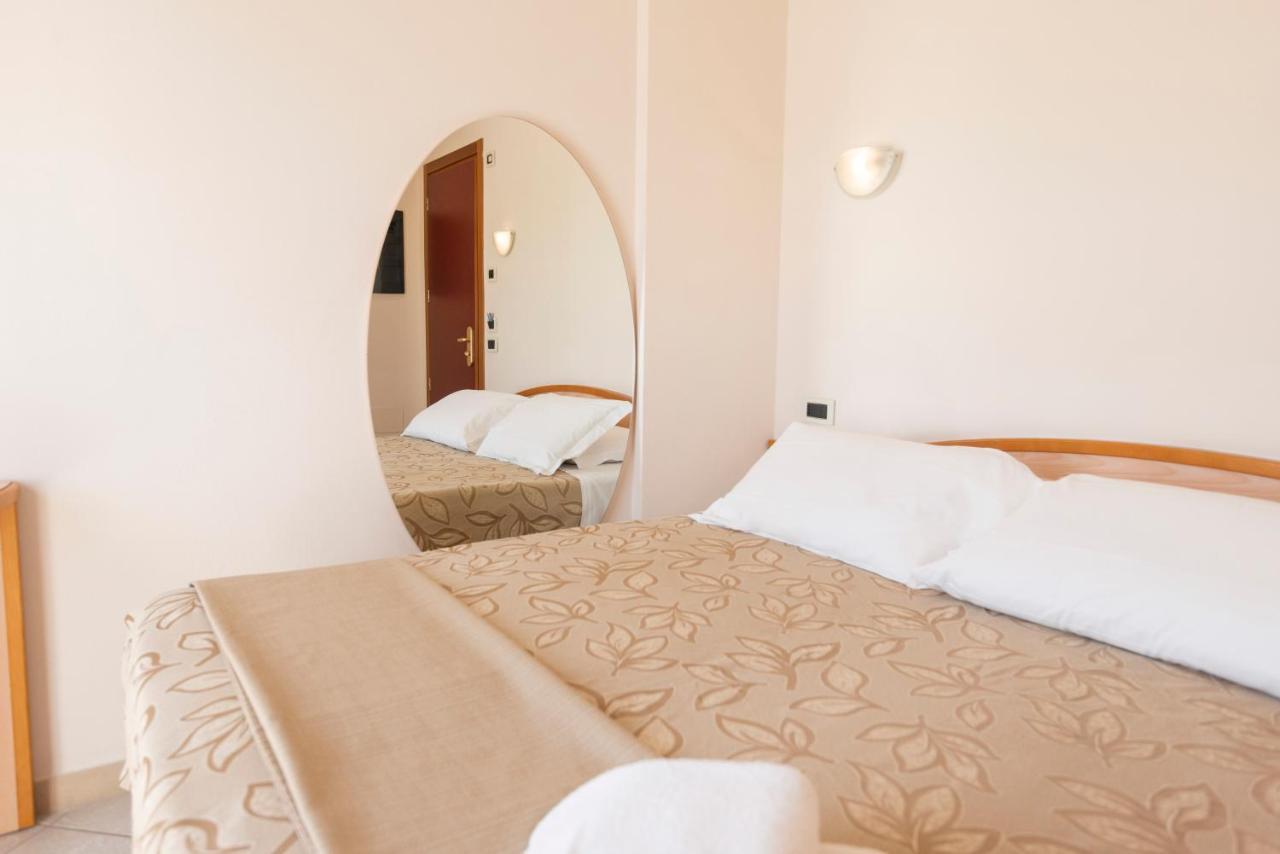 Hotel Residence Imperial Misano Adriatico Eksteriør bilde
